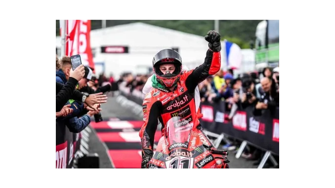 Sledujte WorldSBK v Mostě: Bulega v akci